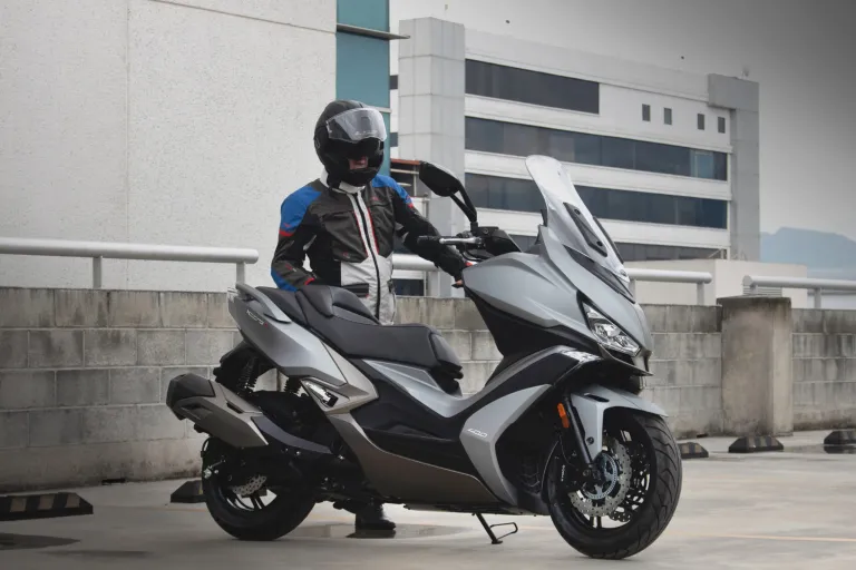 Lifestyle-KYMCO-144-copia-scaled-1